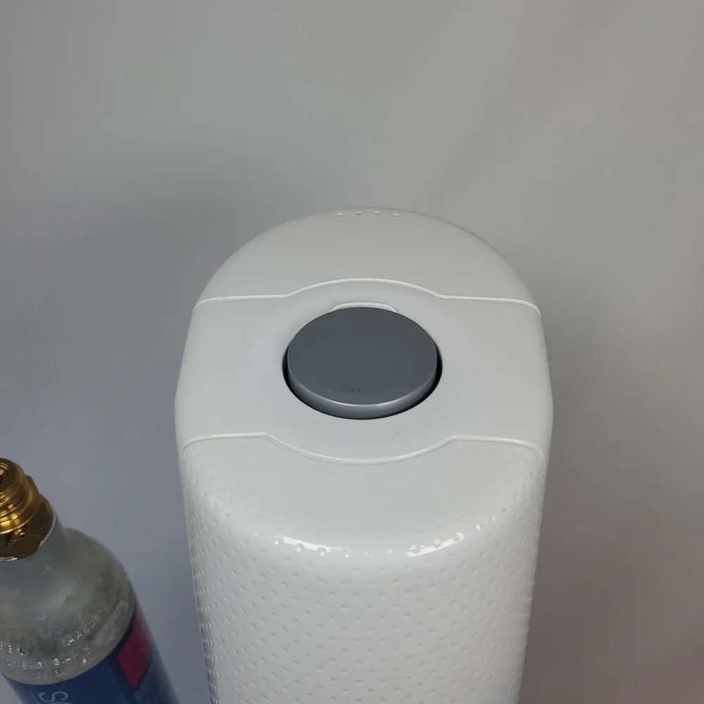 SodaStream Fizzi SPT-001 Sparkling Water Machine White and Chrome + CO2 Canister